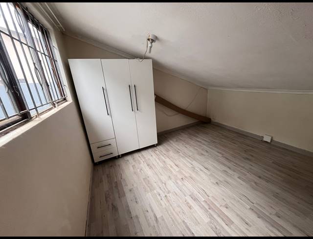 3 BEDROOM FLAT TO LET IN CARRINGTON HEIGHTS
